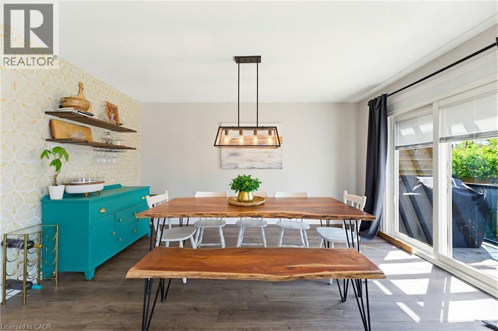 140 Parkdale Avenue S, Hamilton, ON - Indoor Photo Showing Dining Room
