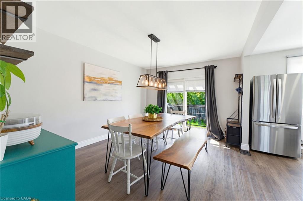 140 Parkdale Avenue S, Hamilton, ON - Indoor Photo Showing Dining Room