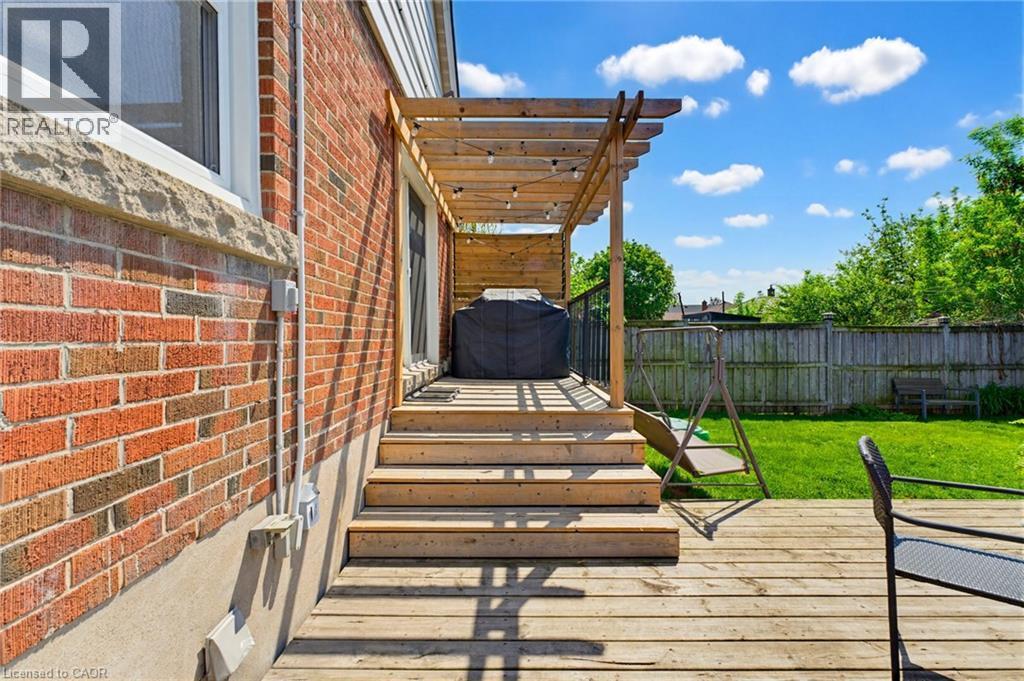140 Parkdale Avenue S, Hamilton, ON - Outdoor With Exterior