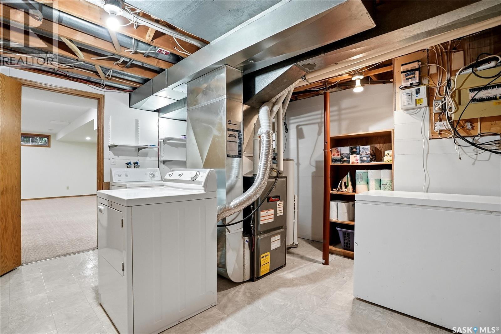 540 Nesslin Crescent, Saskatoon, SK - Indoor Photo Showing Laundry Room