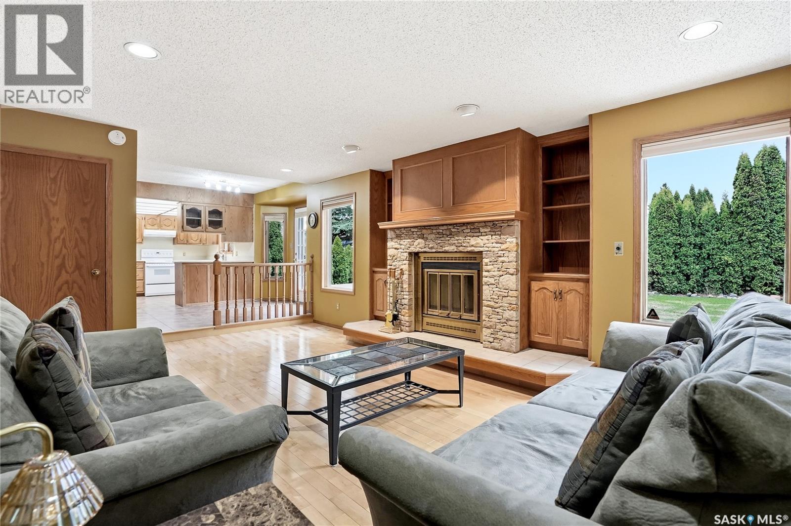 540 Nesslin Crescent, Saskatoon, SK - Indoor Photo Showing Living Room With Fireplace