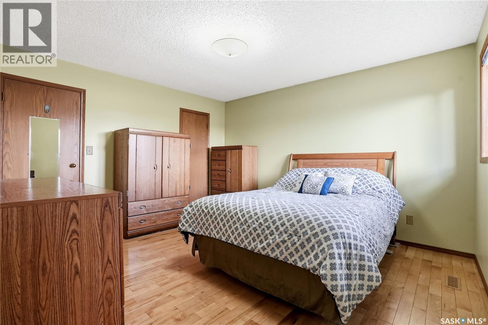 540 Nesslin Crescent, Saskatoon, SK - Indoor Photo Showing Bedroom