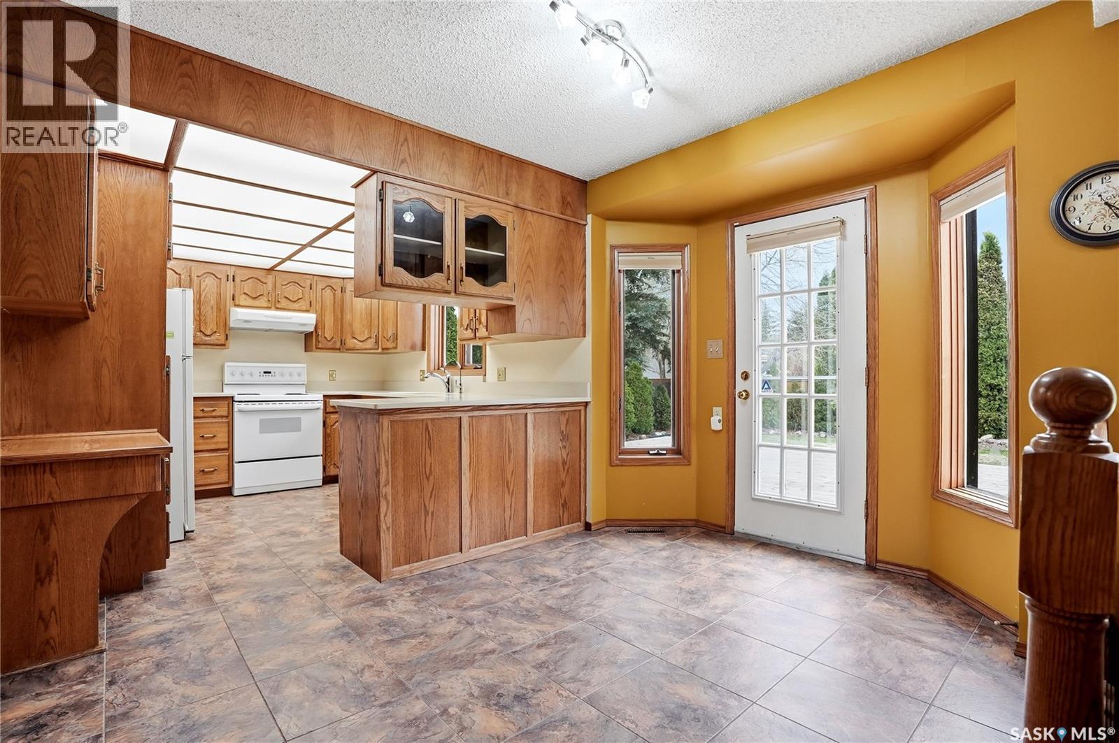 540 Nesslin Crescent, Saskatoon, SK - Indoor Photo Showing Kitchen
