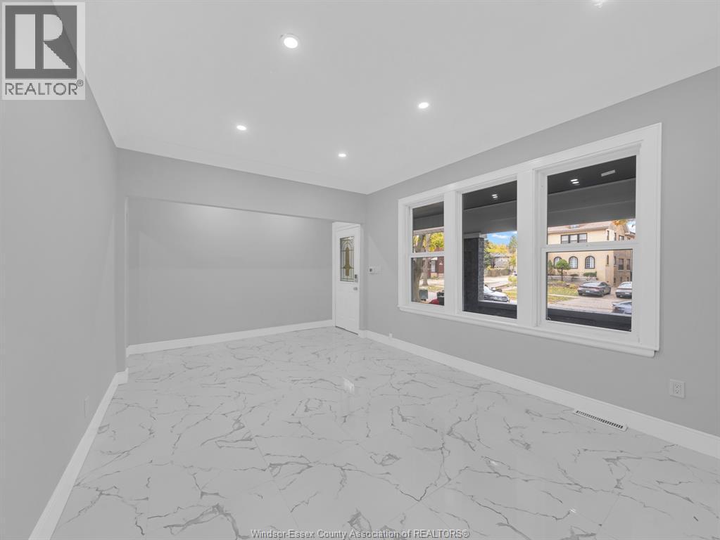406 Partington, Windsor, ON - Indoor Photo Showing Other Room