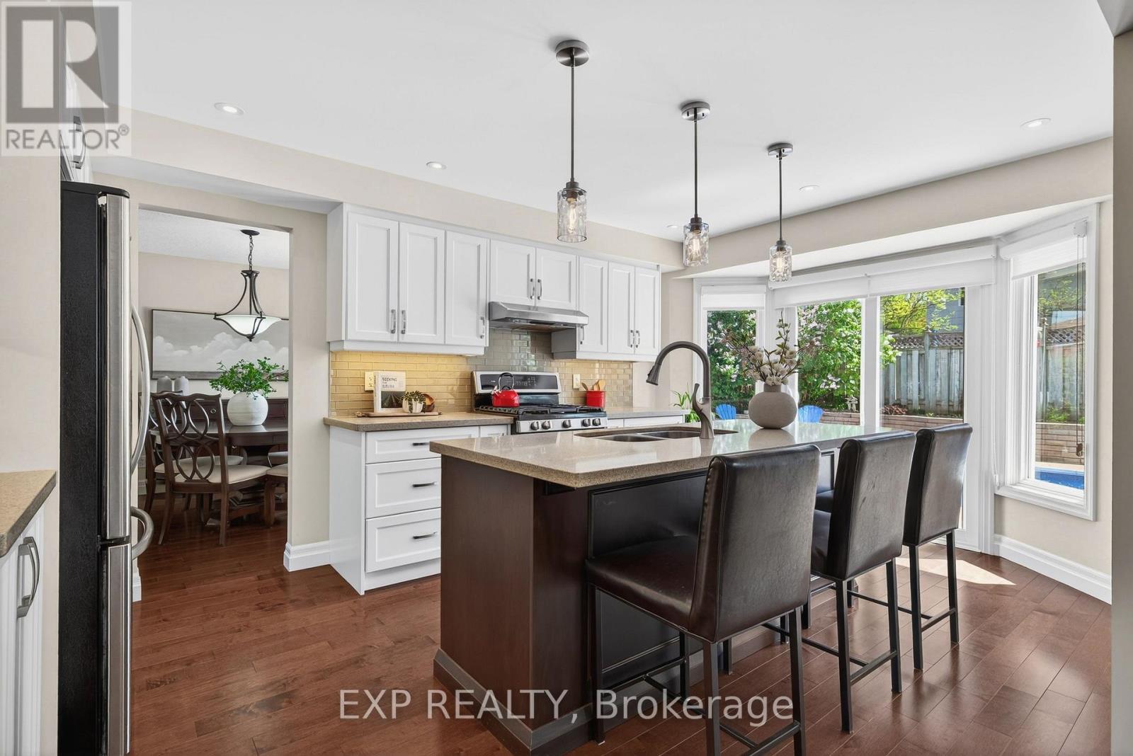 108 Old Forest Crescent, Kitchener, ON - Indoor Photo Showing Kitchen With Upgraded Kitchen