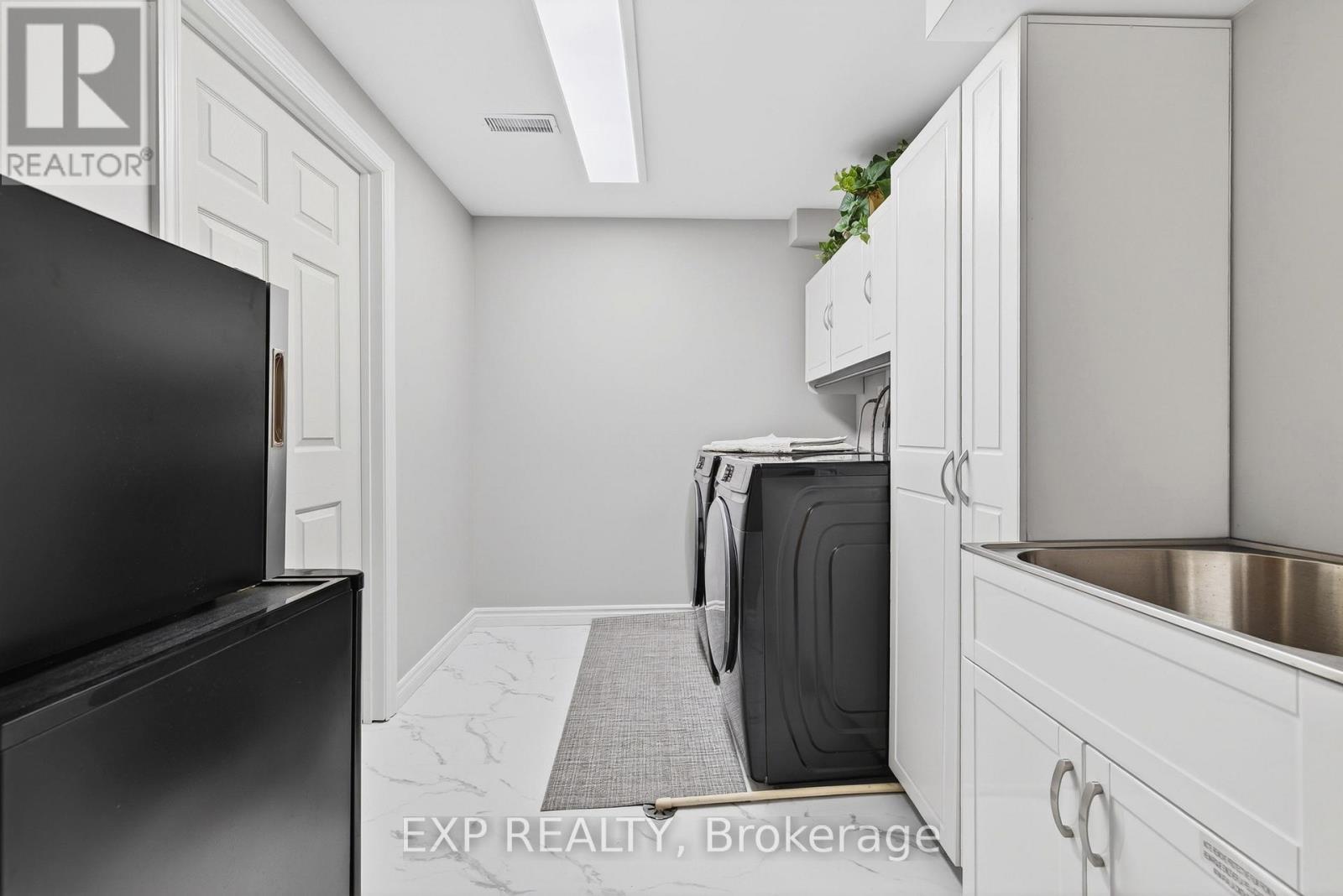 108 Old Forest Crescent, Kitchener, ON - Indoor Photo Showing Laundry Room