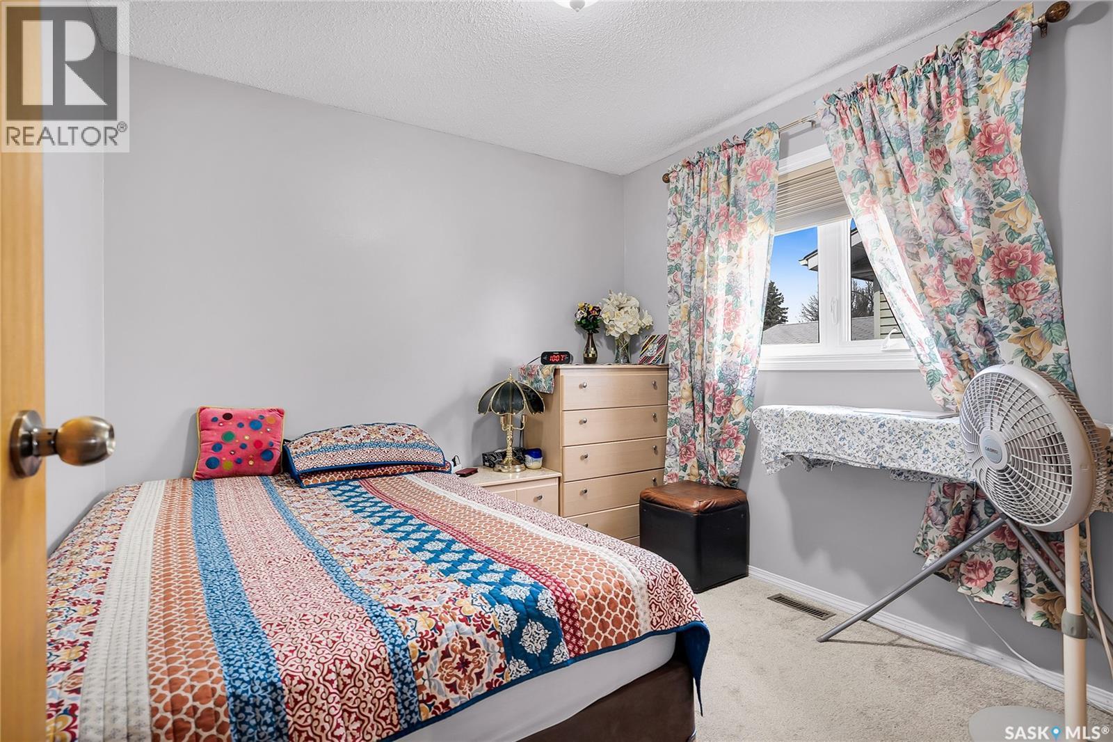 370 Kellins Crescent, Saskatoon, SK - Indoor Photo Showing Bedroom