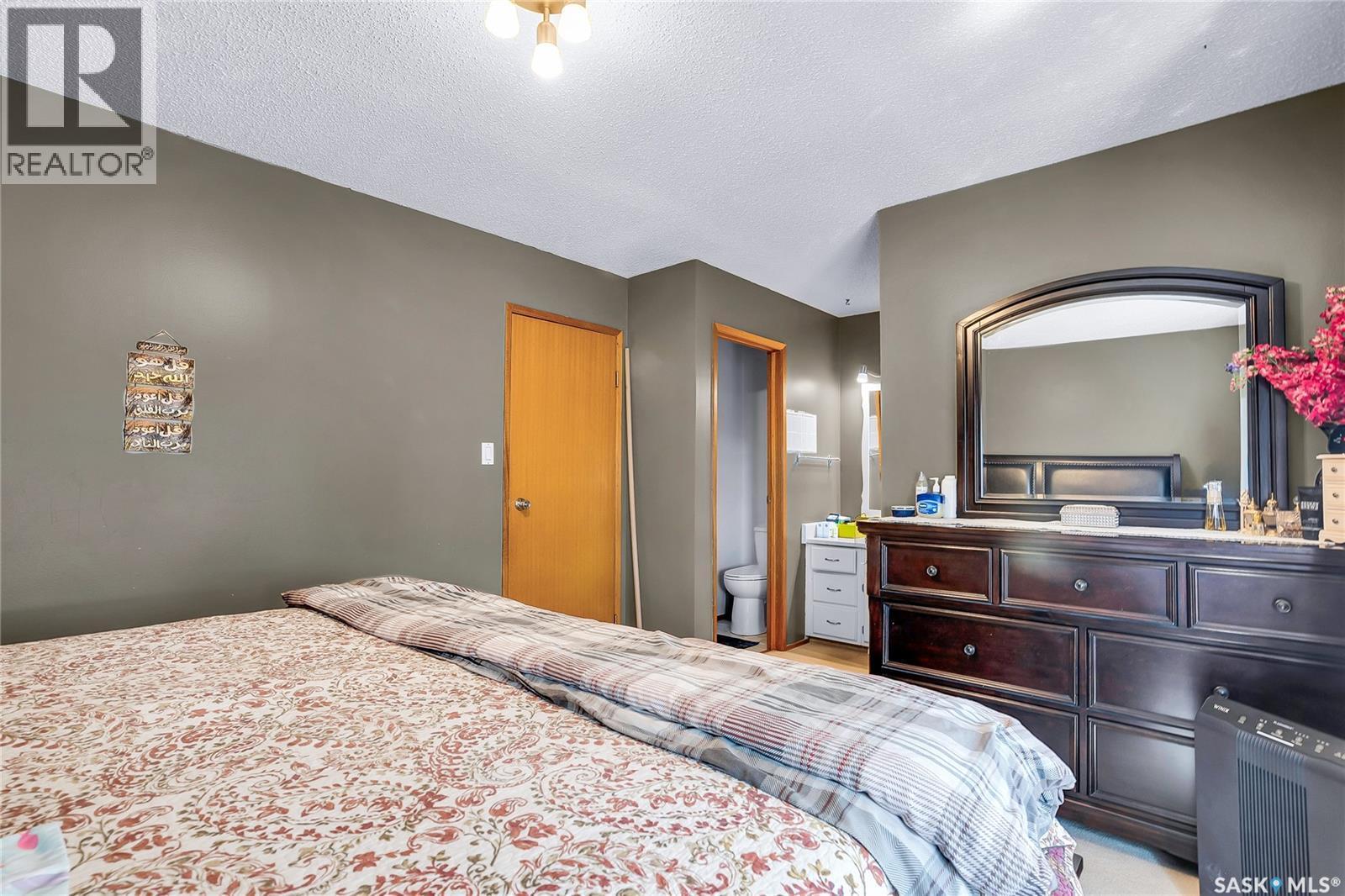 370 Kellins Crescent, Saskatoon, SK - Indoor Photo Showing Bedroom