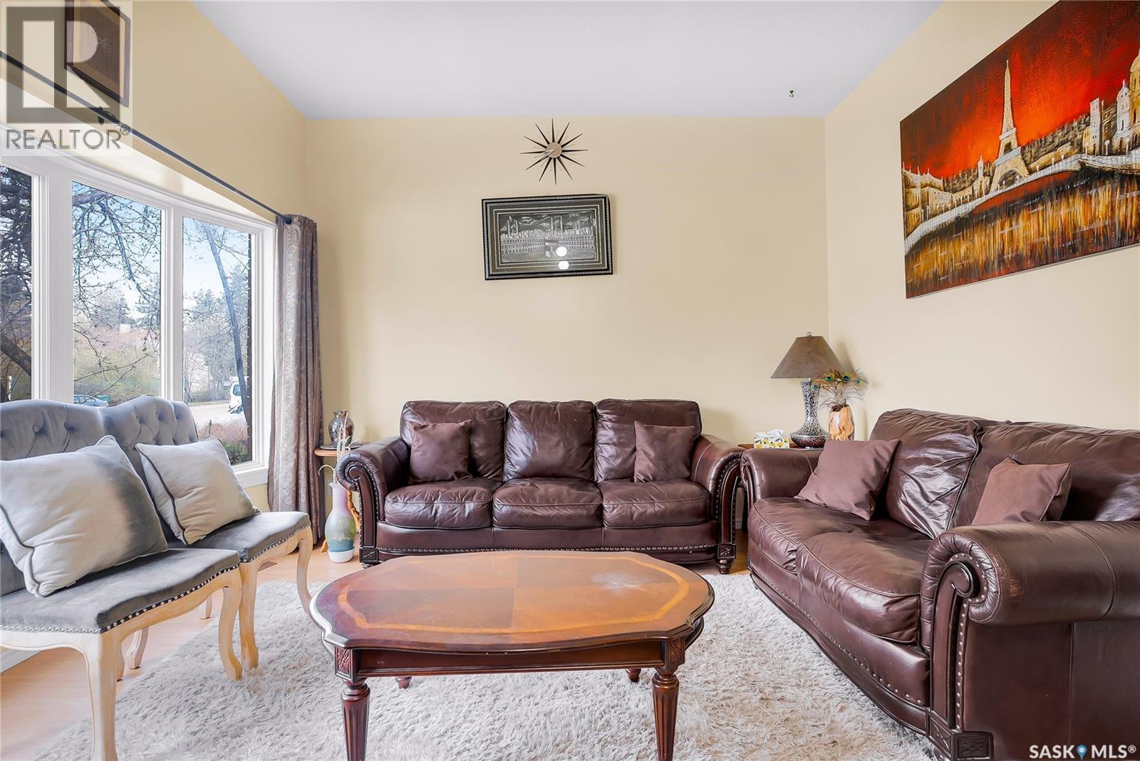 370 Kellins Crescent, Saskatoon, SK - Indoor Photo Showing Living Room