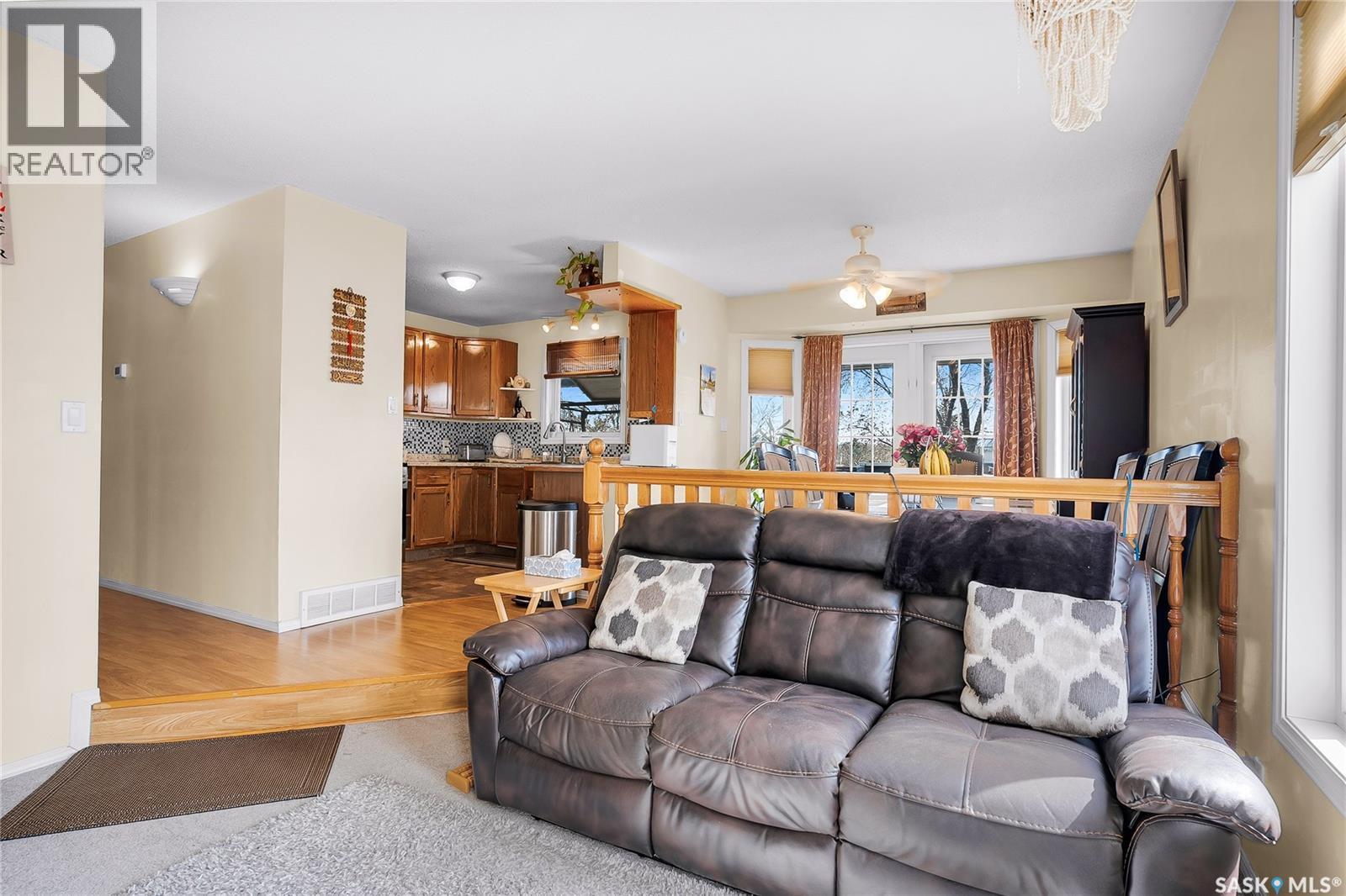 370 Kellins Crescent, Saskatoon, SK - Indoor Photo Showing Living Room