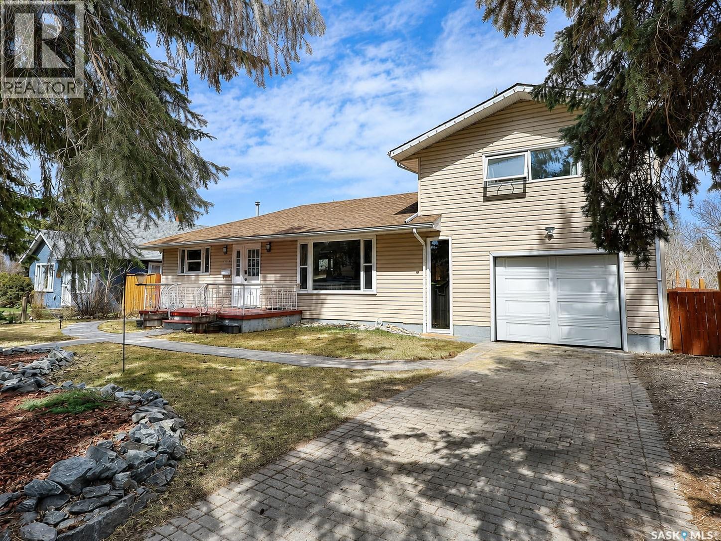 312 20Th Street E, Prince Albert, SK - Outdoor With Deck Patio Veranda