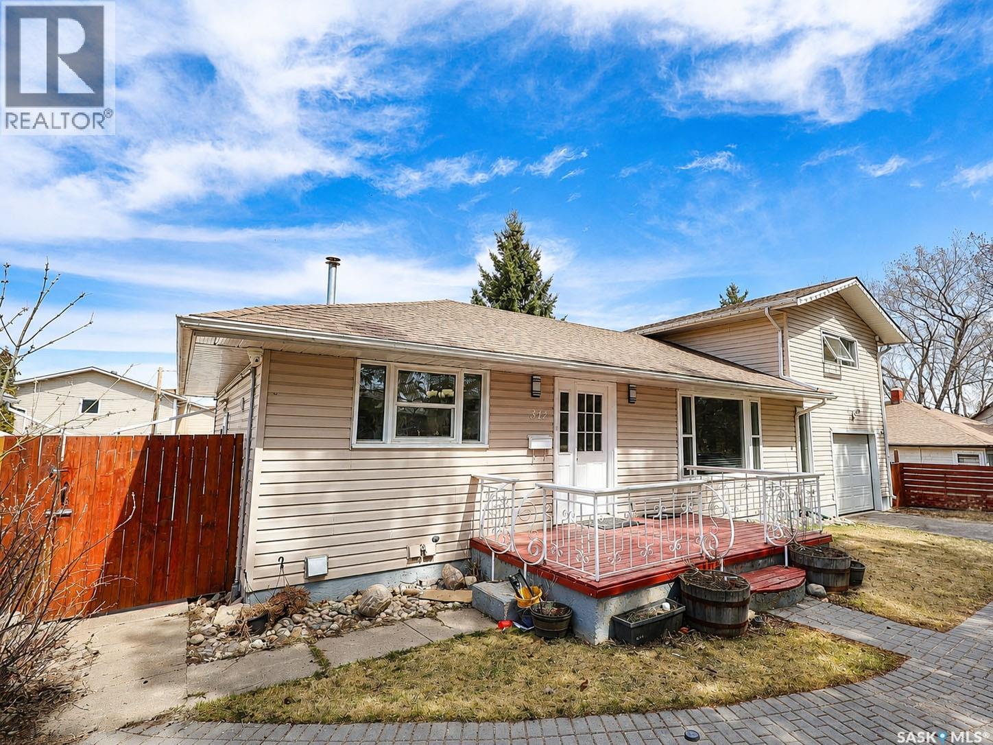 312 20Th Street E, Prince Albert, SK - Outdoor With Deck Patio Veranda