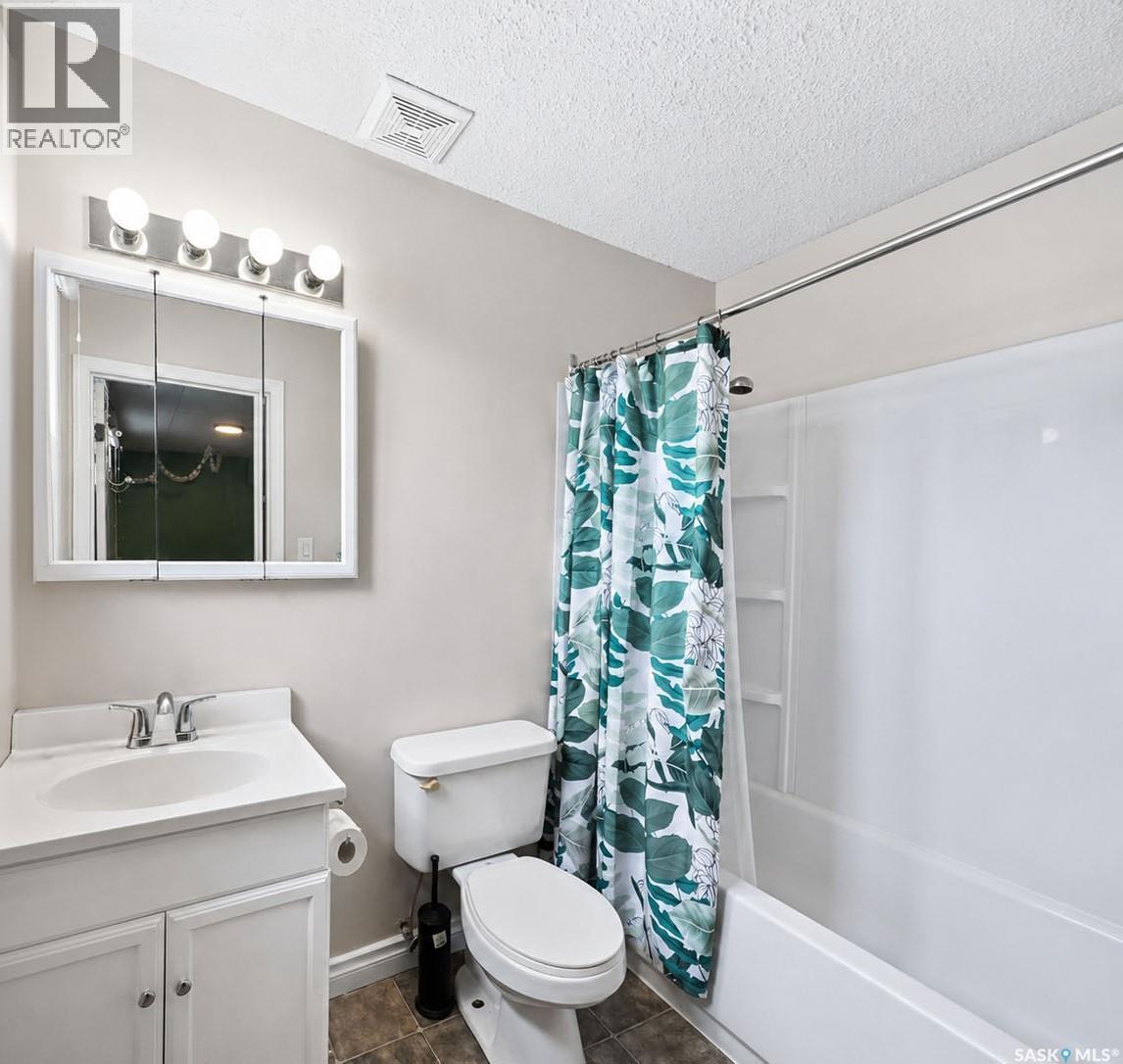 312 20Th Street E, Prince Albert, SK - Indoor Photo Showing Bathroom