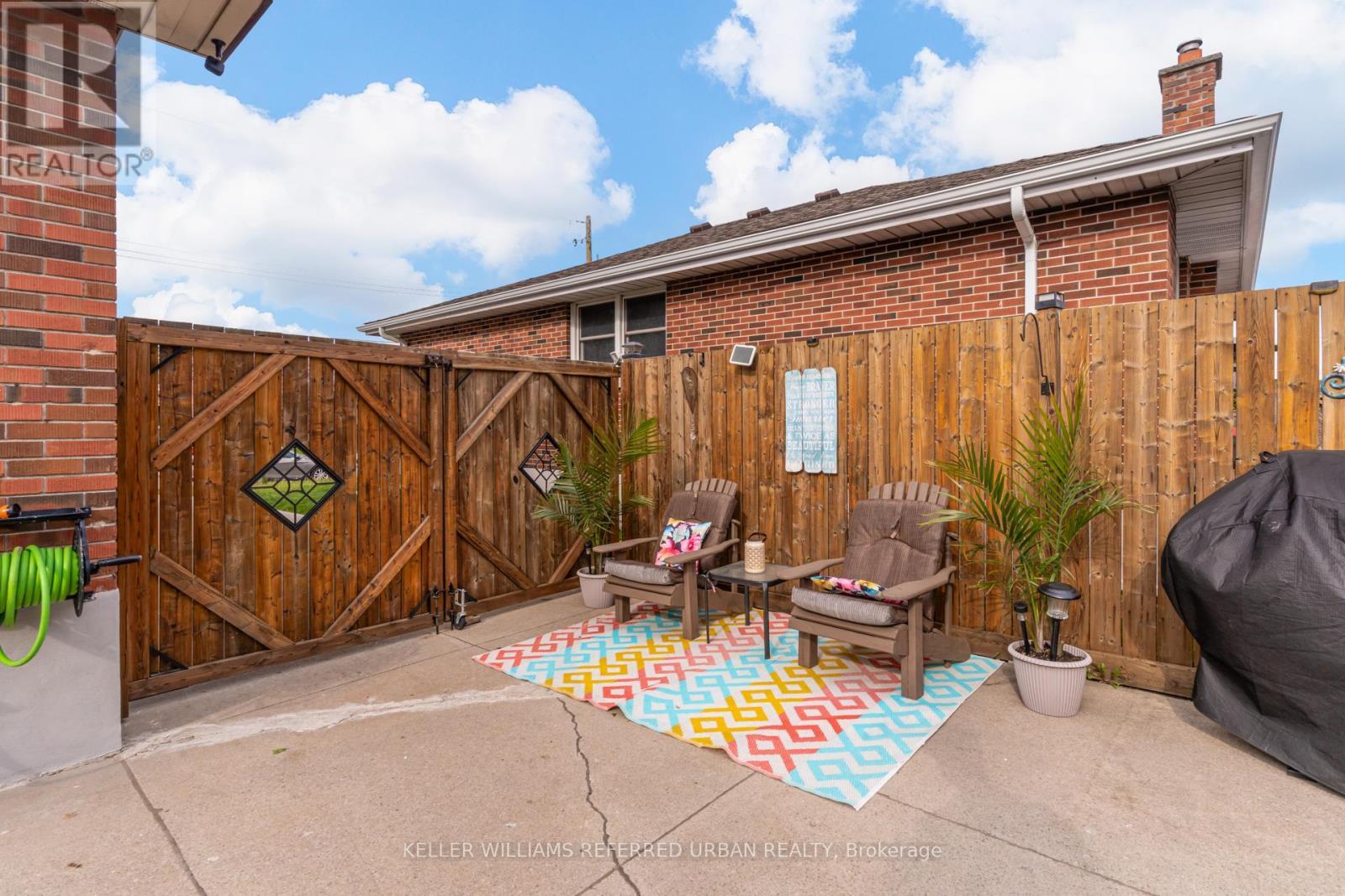 98 Duncombe Drive, Hamilton, ON - Outdoor
