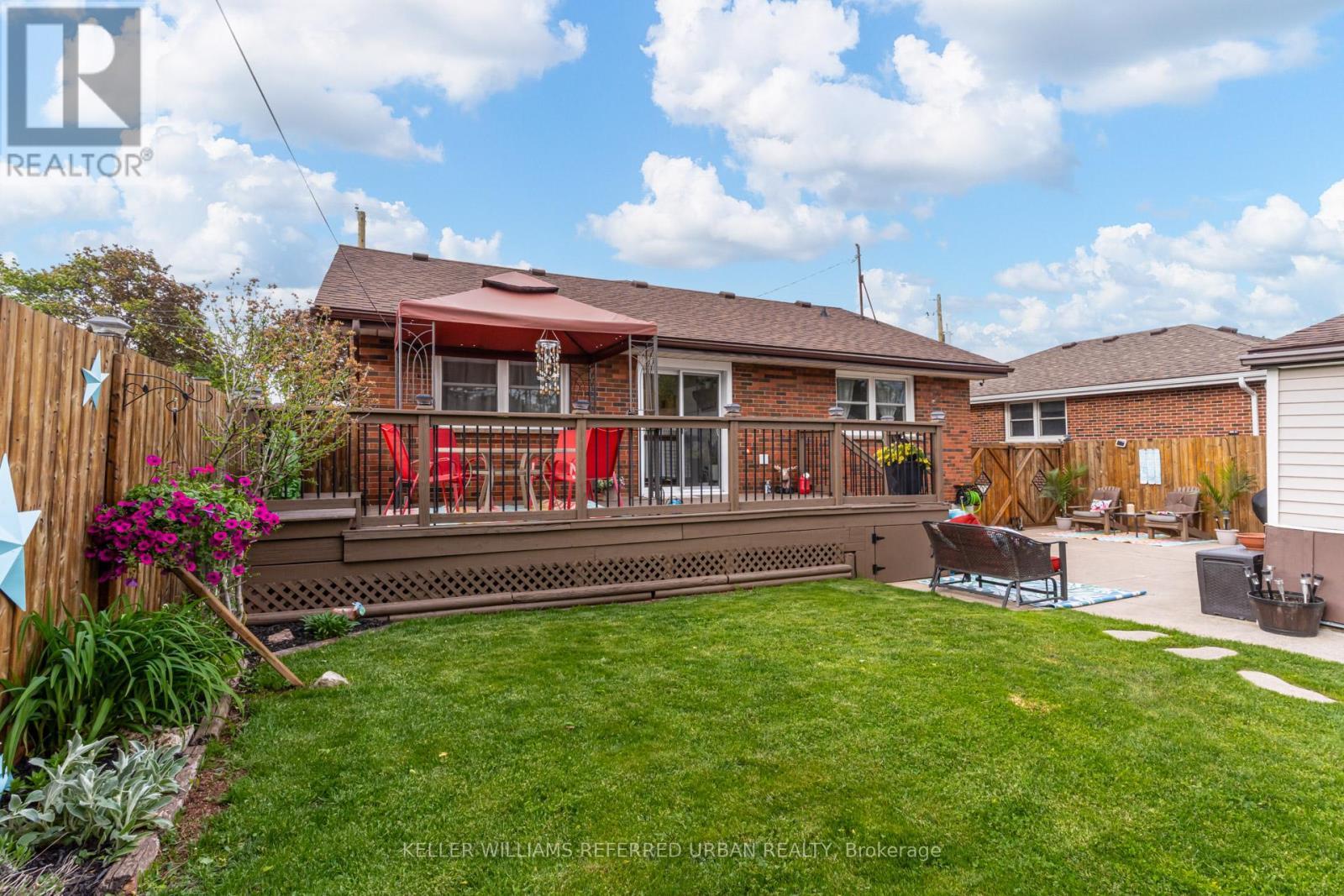 98 Duncombe Drive, Hamilton, ON - Outdoor With Deck Patio Veranda