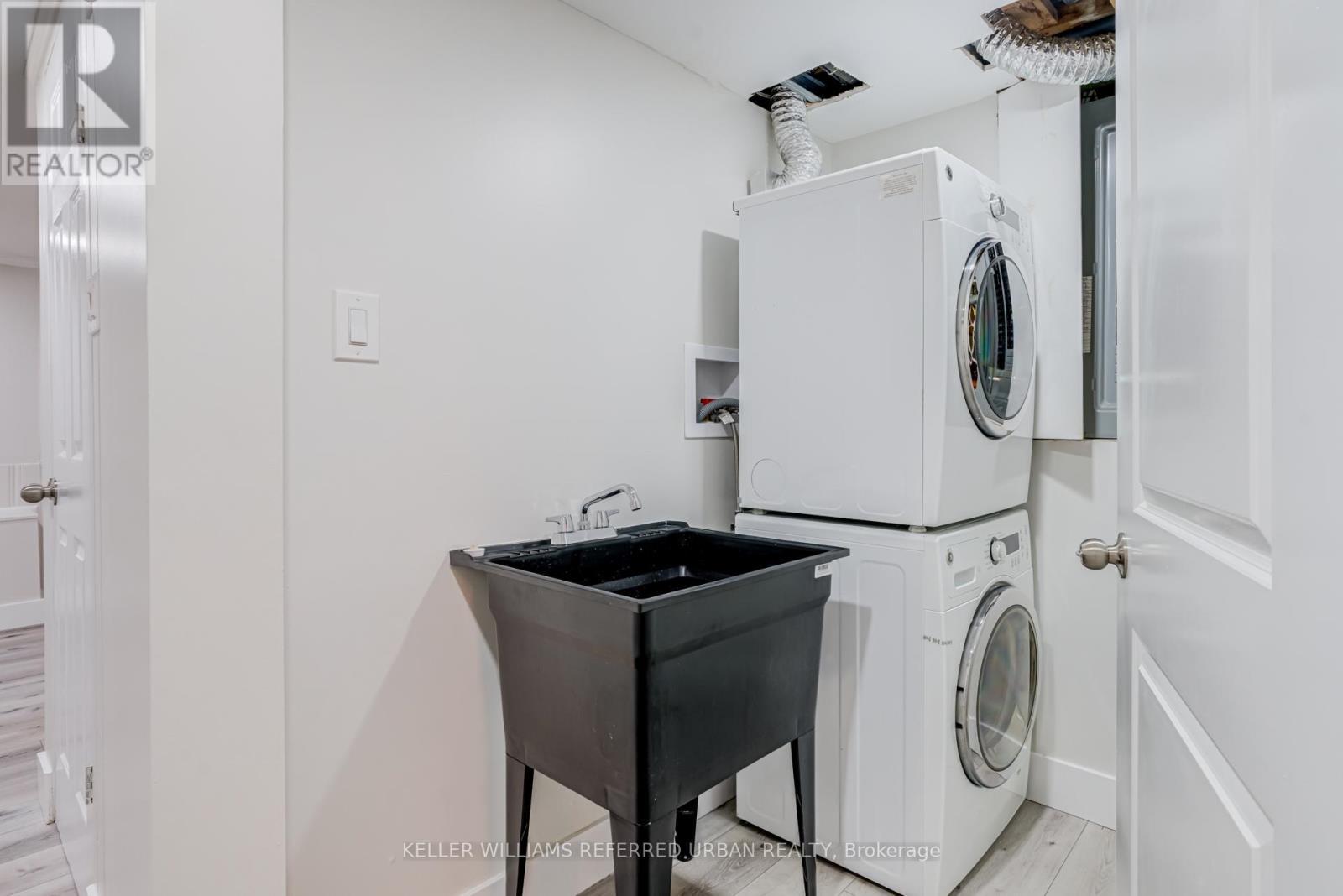98 Duncombe Drive, Hamilton, ON