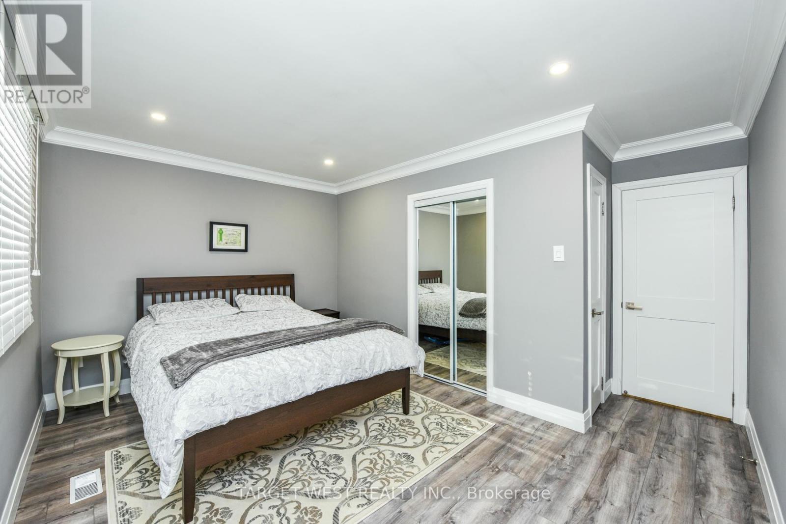 1443 Saginaw Crescent, Mississauga, ON - Indoor Photo Showing Bedroom