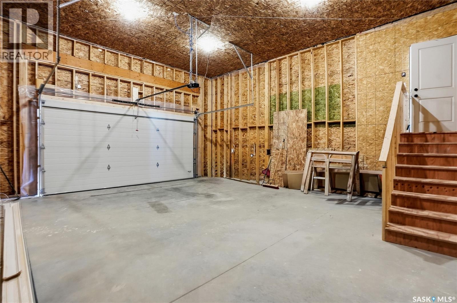3 Walker Way, Clavet, SK - Indoor Photo Showing Garage