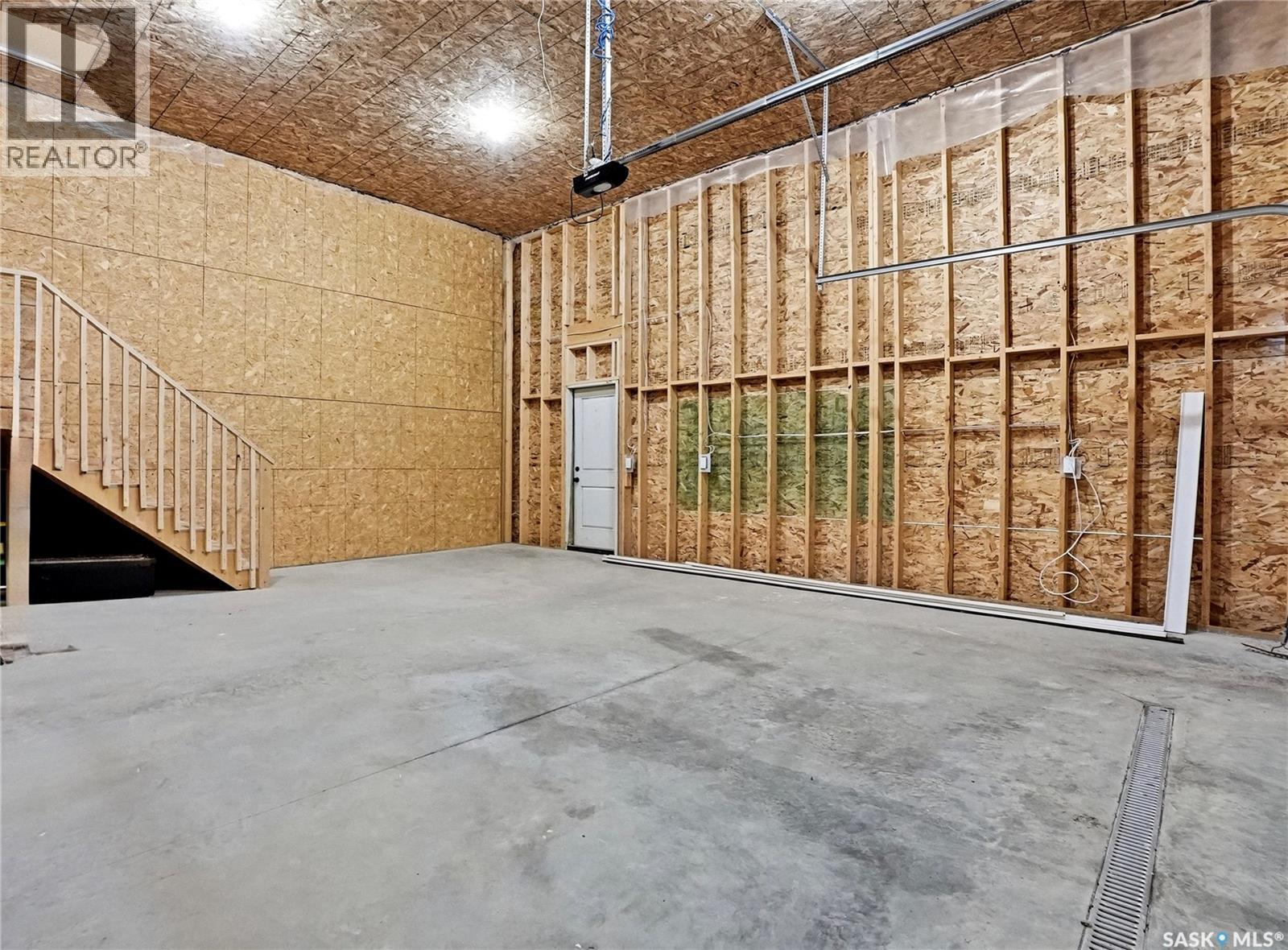 3 Walker Way, Clavet, SK - Indoor