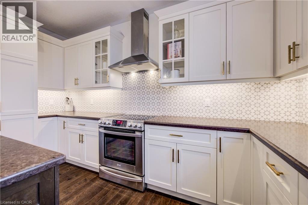 268 Evens Pond Crescent, Kitchener, ON - Indoor Photo Showing Kitchen With Upgraded Kitchen