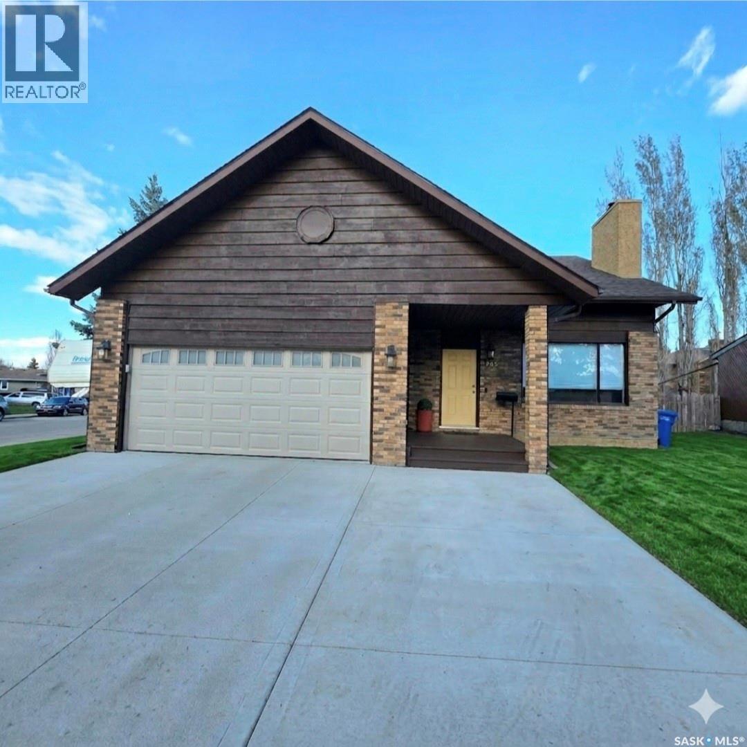 868 Conroy Place, Prince Albert, SK - Outdoor