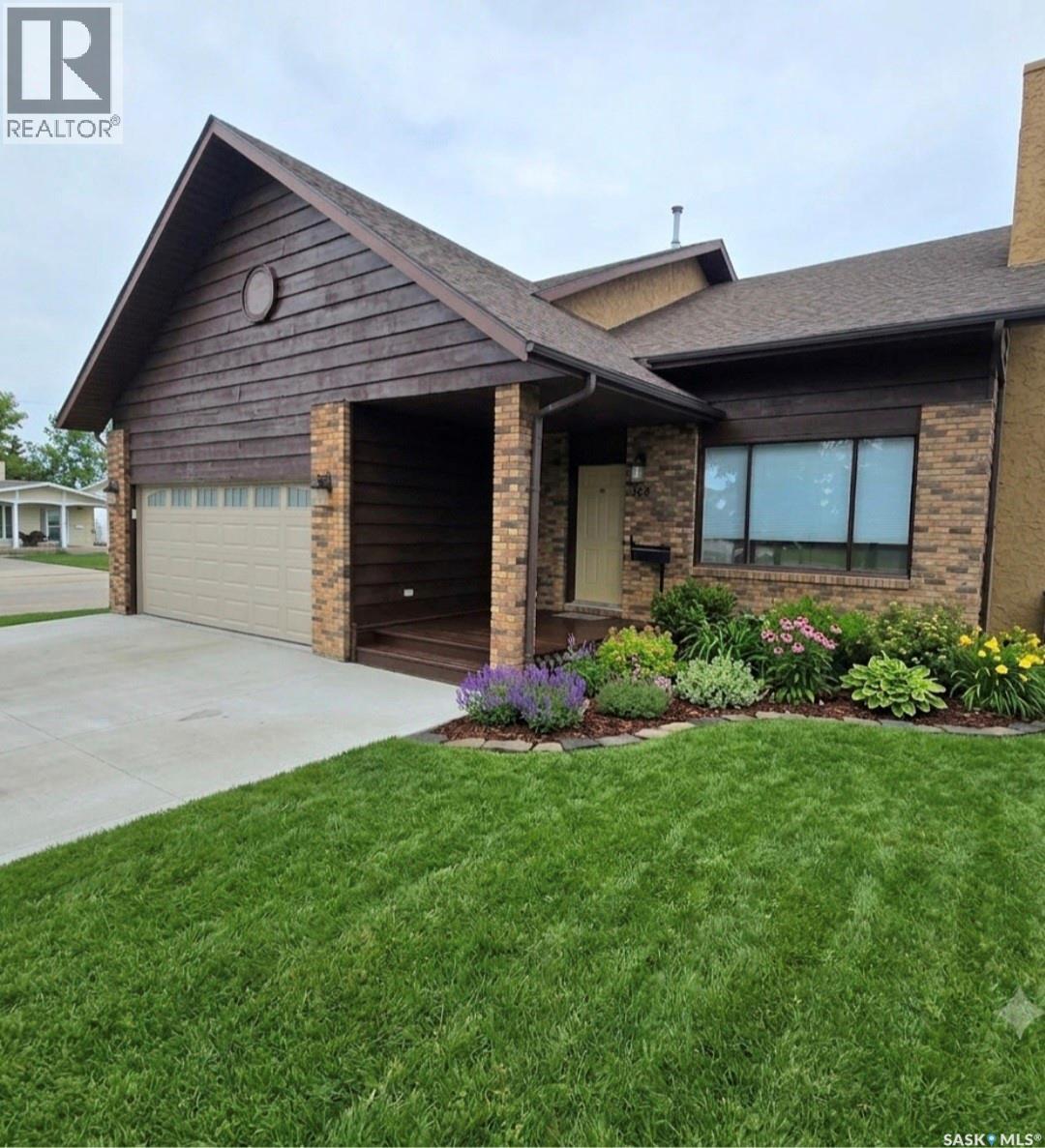 868 Conroy Place, Prince Albert, SK - Outdoor