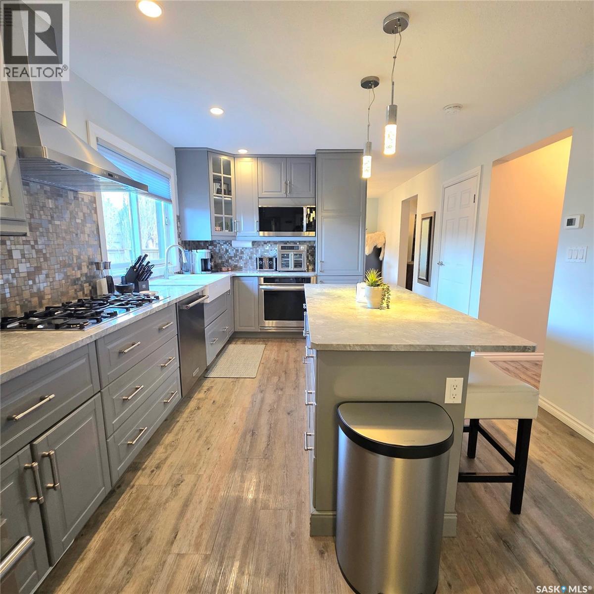 868 Conroy Place, Prince Albert, SK - Indoor Photo Showing Kitchen With Stainless Steel Kitchen With Upgraded Kitchen
