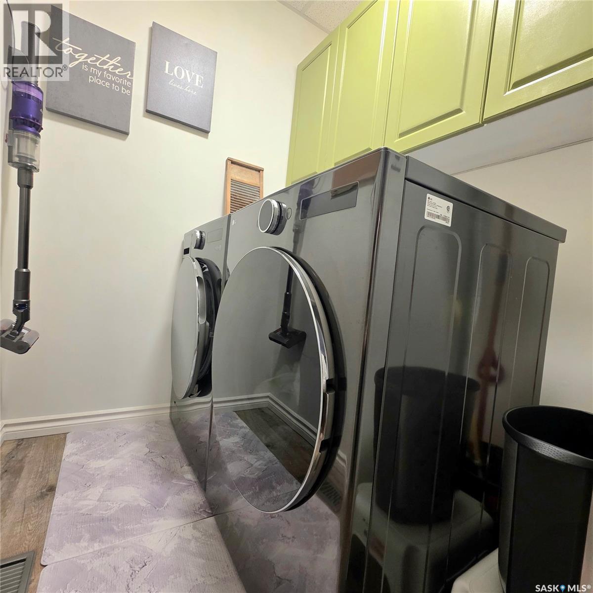 868 Conroy Place, Prince Albert, SK - Indoor Photo Showing Laundry Room