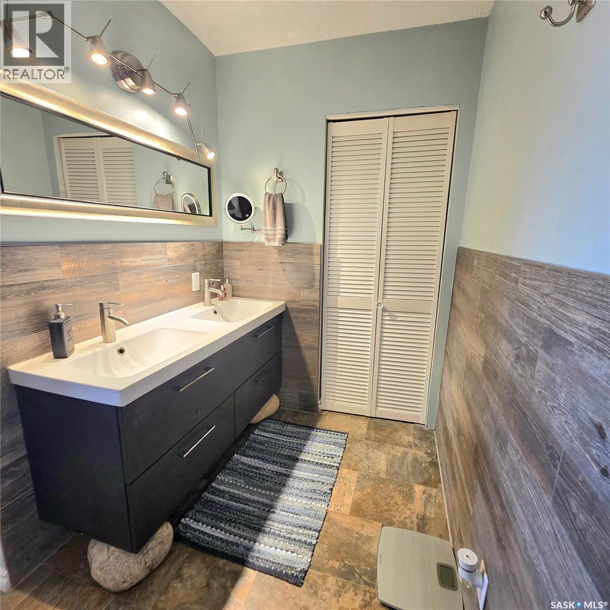 868 Conroy Place, Prince Albert, SK - Indoor Photo Showing Bathroom
