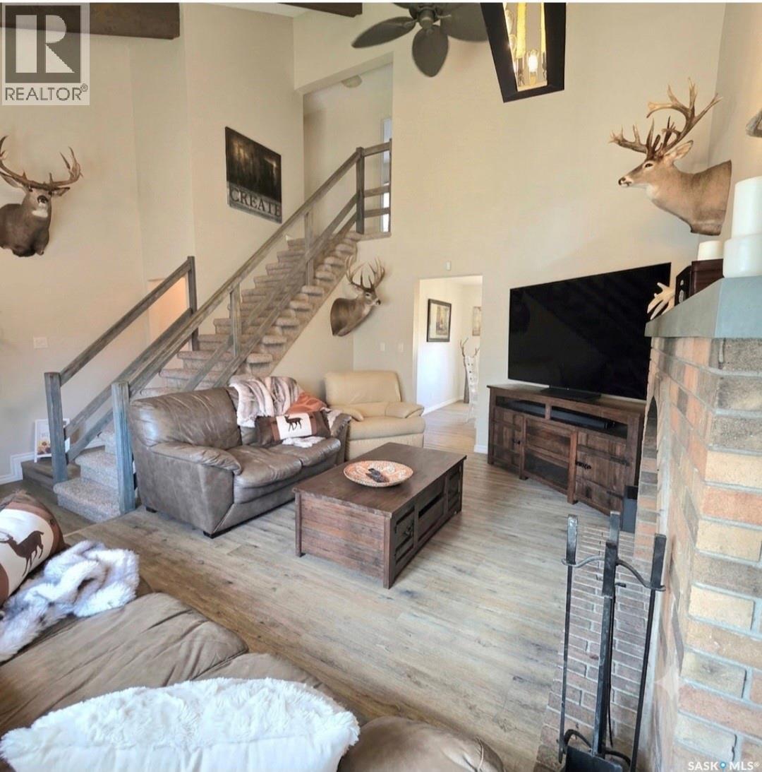 868 Conroy Place, Prince Albert, SK - Indoor Photo Showing Living Room