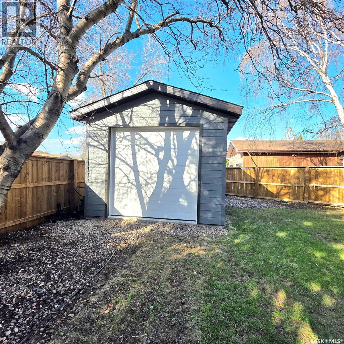 868 Conroy Place, Prince Albert, SK - Outdoor