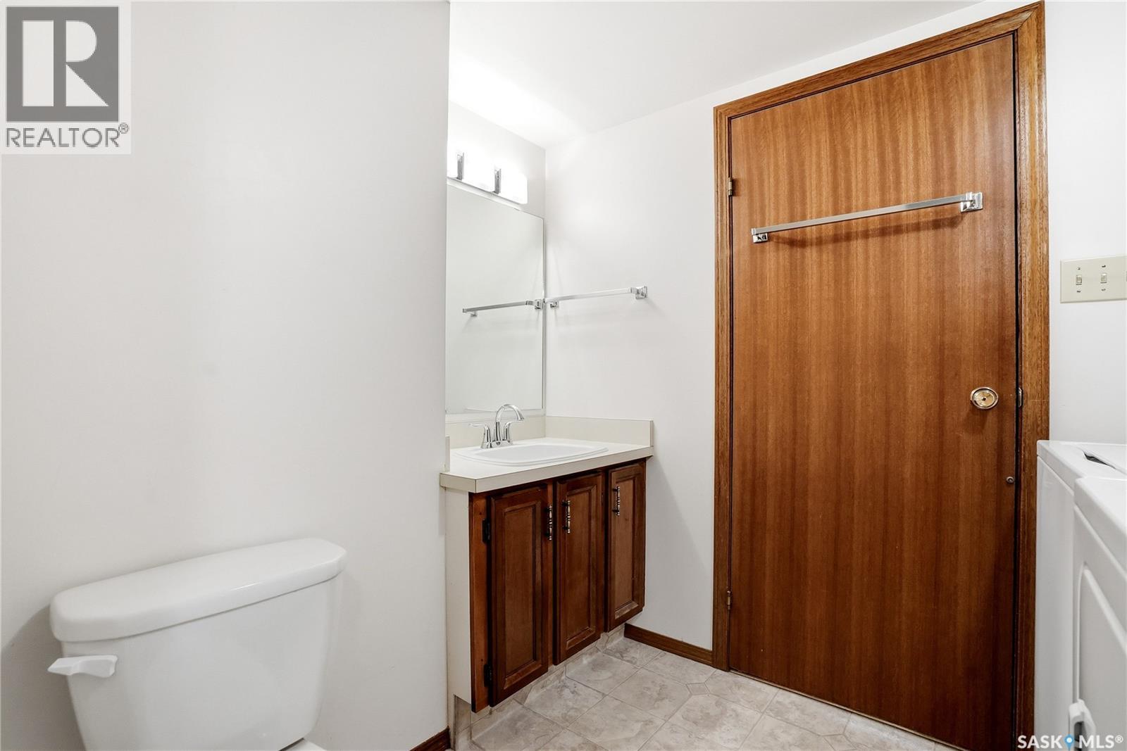 227 Flavelle Crescent, Saskatoon, SK - Indoor Photo Showing Bathroom