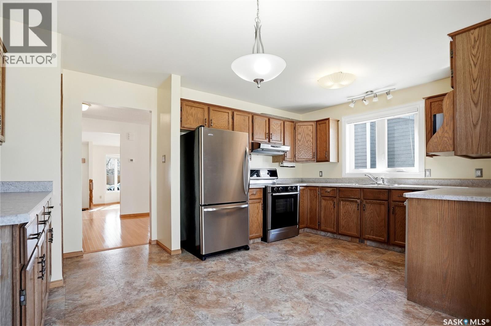 227 Flavelle Crescent, Saskatoon, SK - Indoor Photo Showing Kitchen