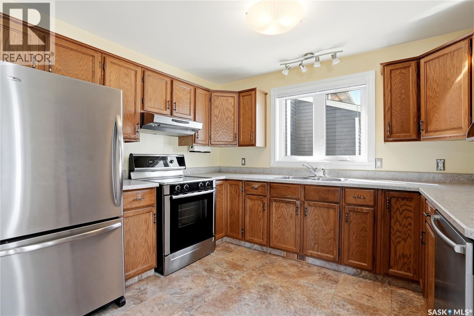 227 Flavelle Crescent, Saskatoon, SK - Indoor Photo Showing Kitchen With Double Sink