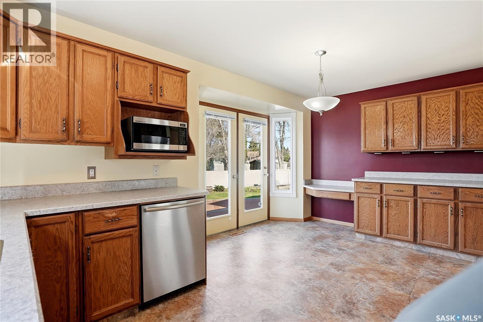227 Flavelle Crescent, Saskatoon, SK - Indoor Photo Showing Kitchen