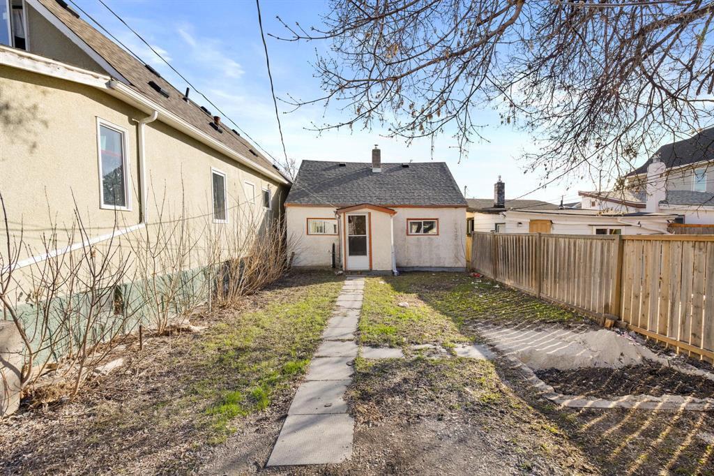 401 Union Avenue W, Winnipeg, MB - Outdoor
