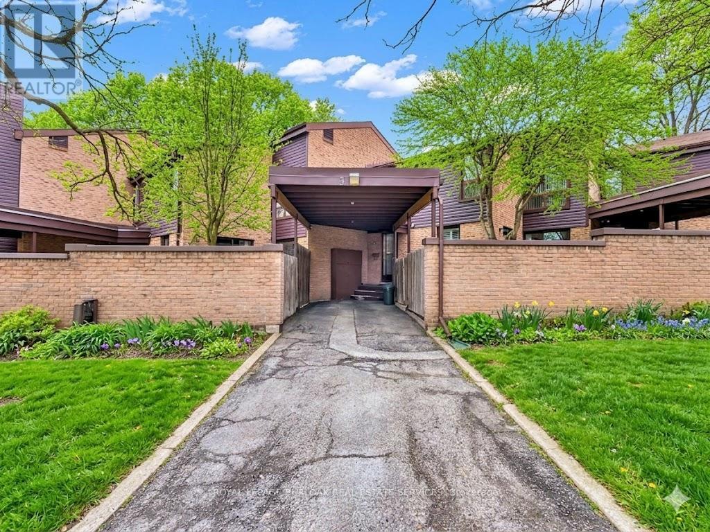 3 - 28 Underhill Crescent, Kitchener, ON - Outdoor
