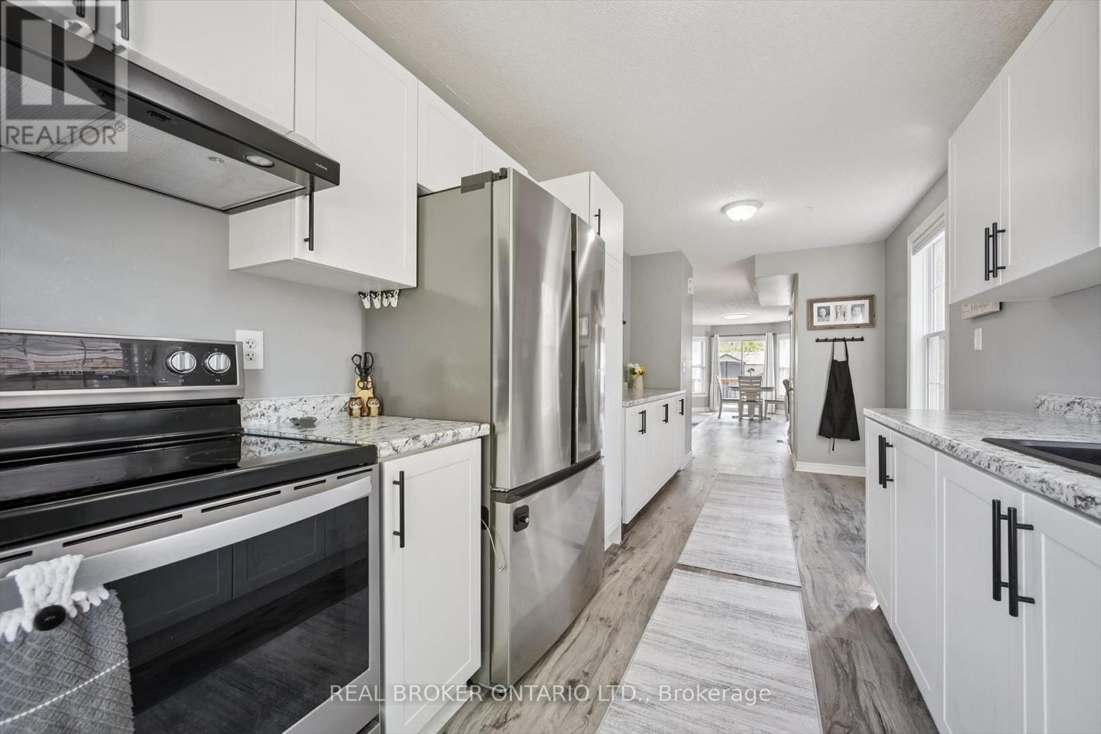 Galley Kitchen - 511 Dansbury Drive, Waterloo, ON - Indoor Photo Showing Kitchen With Upgraded Kitchen