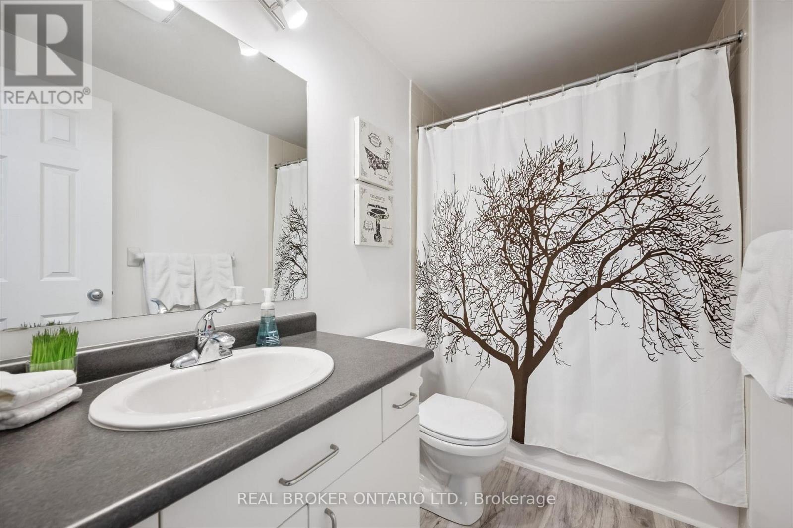 Main Bathroom - 511 Dansbury Drive, Waterloo, ON - Indoor Photo Showing Bathroom