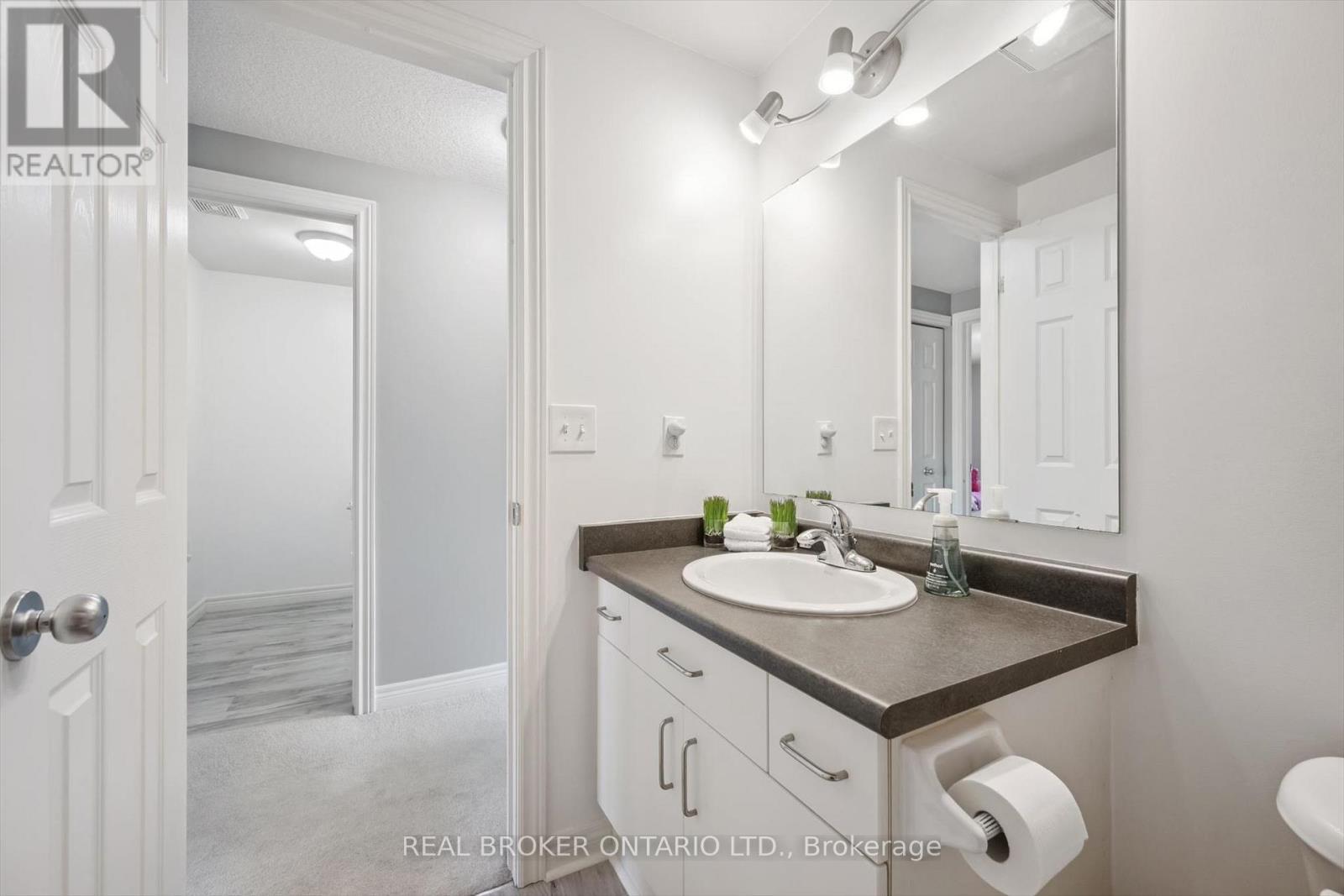 Main Bathroom - 511 Dansbury Drive, Waterloo, ON - Indoor Photo Showing Bathroom