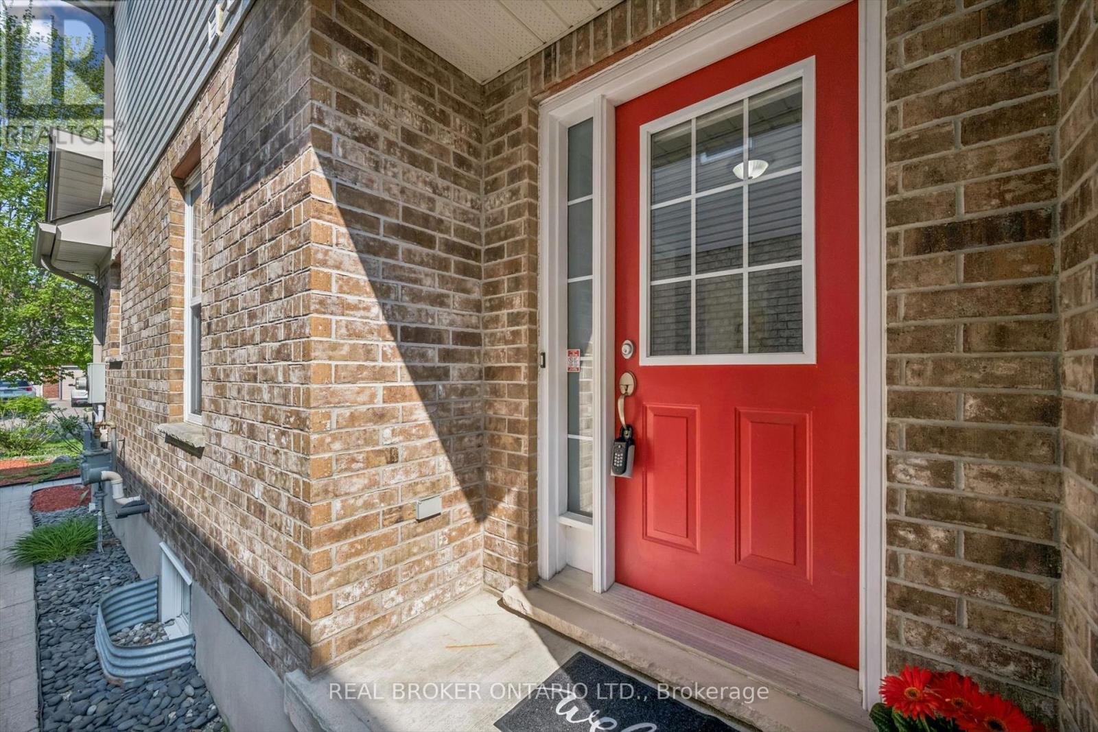 511 Dansbury Drive, Waterloo, ON - Outdoor