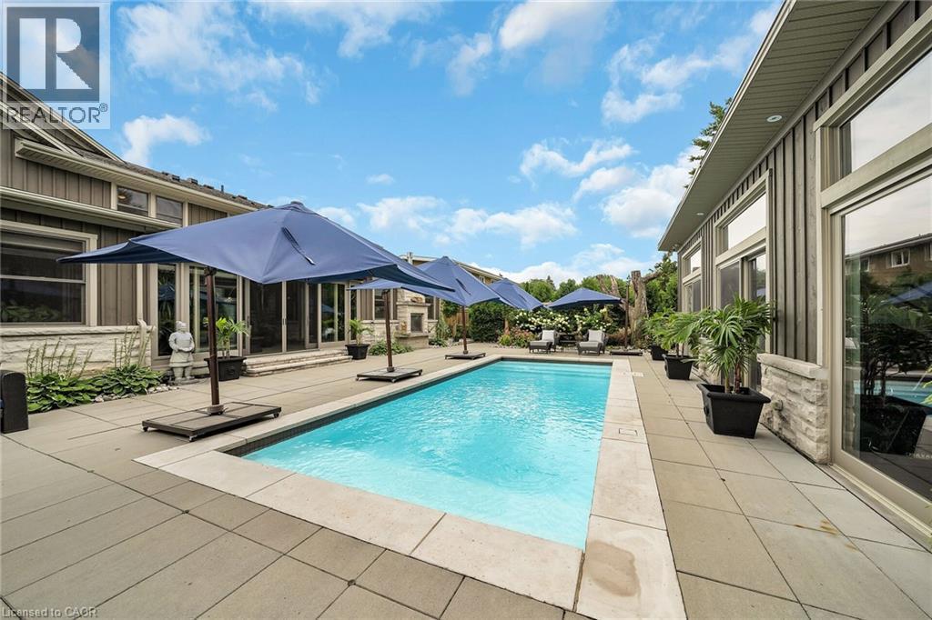 Swimming pool with a patio - 404 Mountain Brow Boulevard E, Hamilton, ON - Outdoor With In Ground Pool