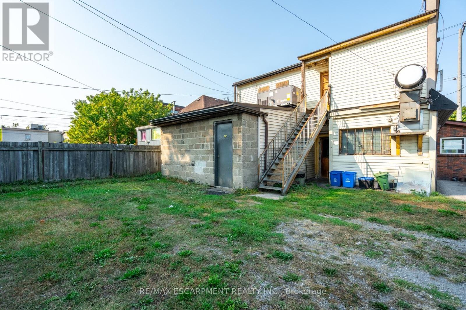1490 Barton Street E, Hamilton, ON