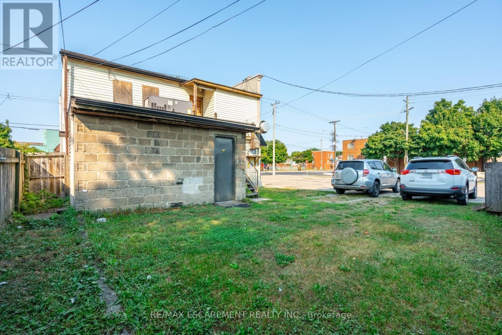 1490 Barton Street E, Hamilton, ON