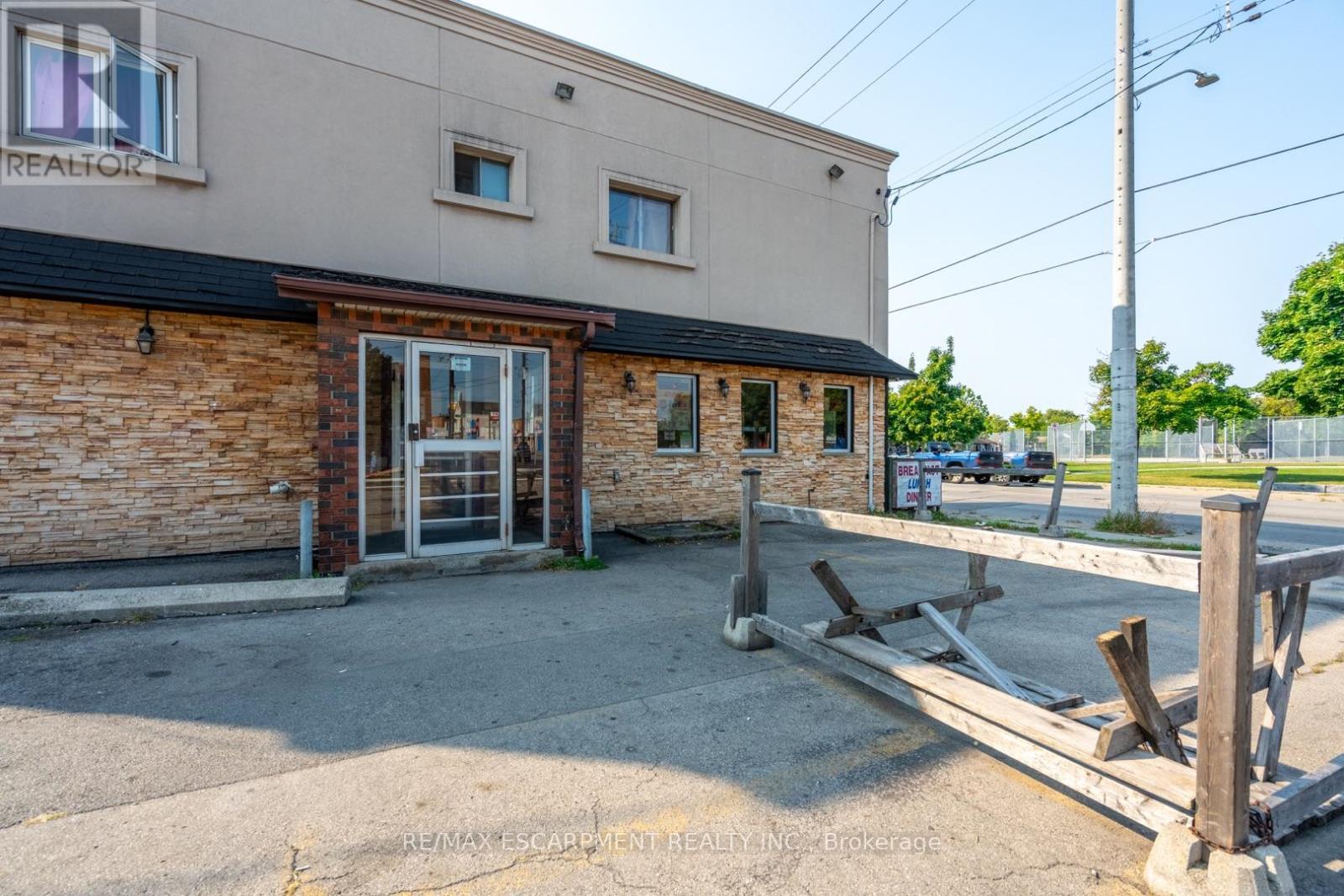 1490 Barton Street E, Hamilton, ON