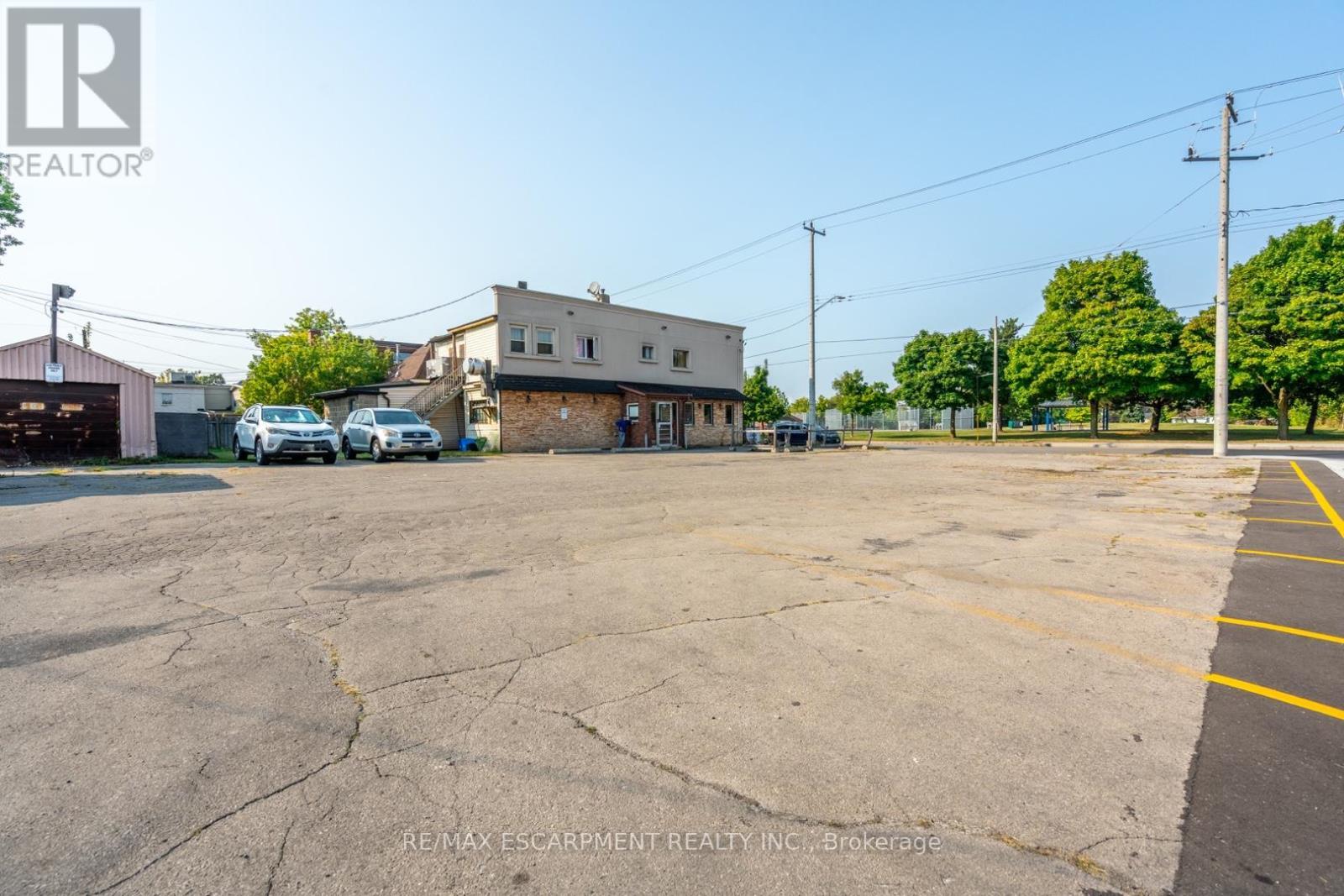 1490 Barton Street E, Hamilton, ON