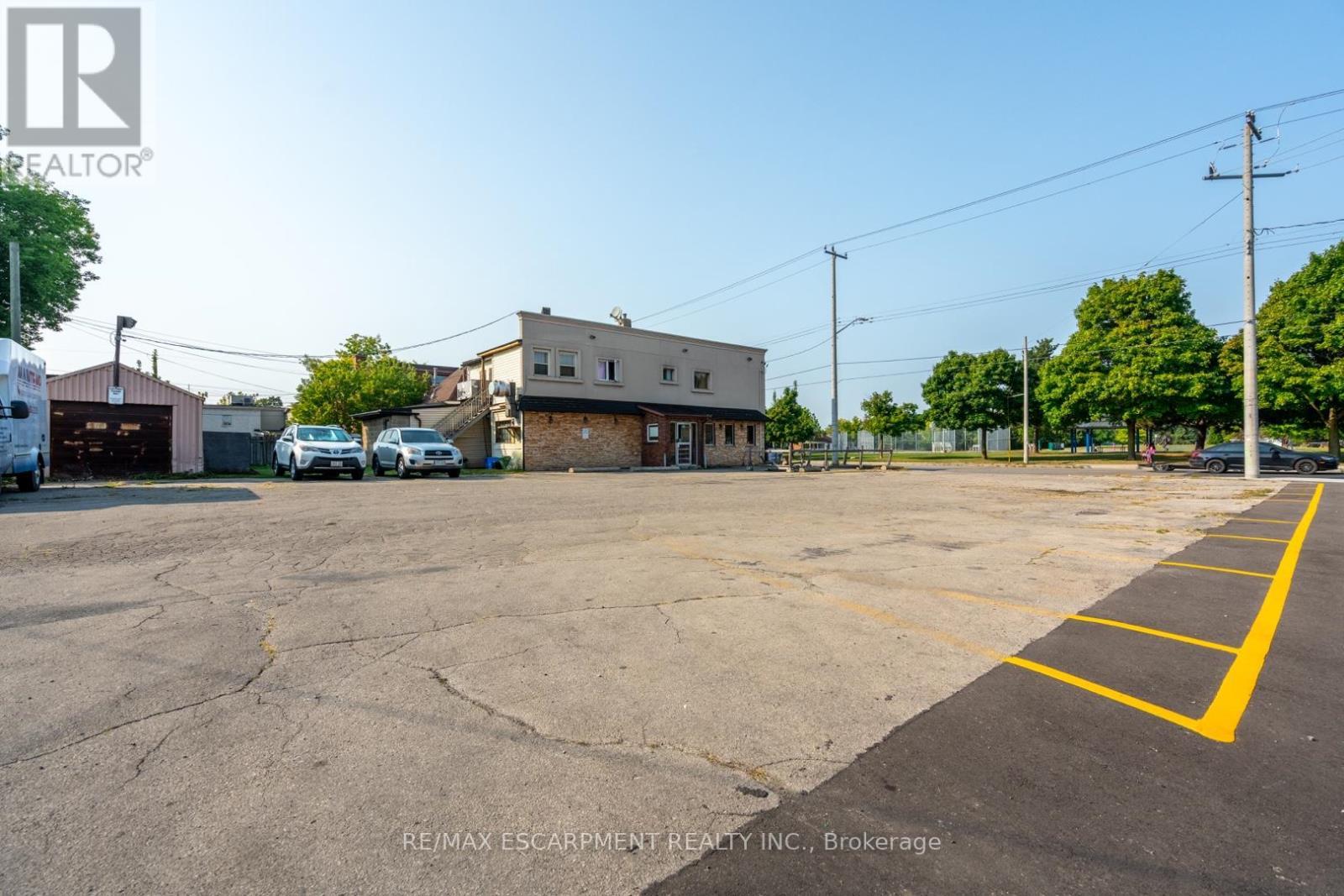 1490 Barton Street E, Hamilton, ON