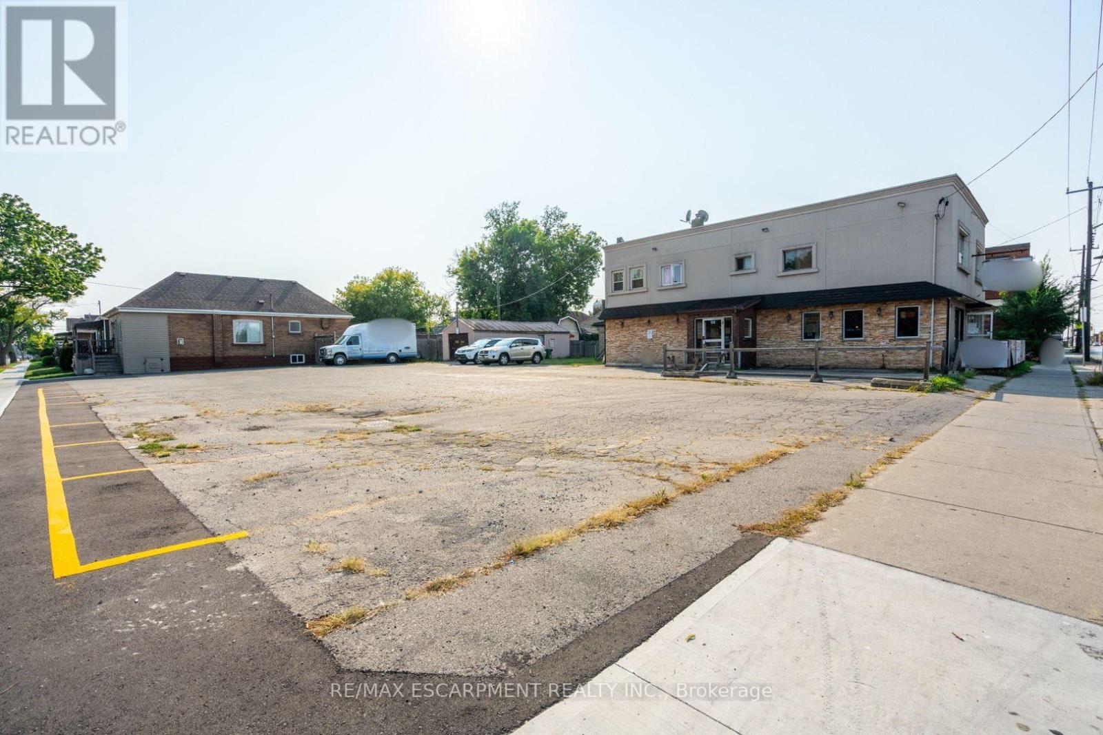 1490 Barton Street E, Hamilton, ON