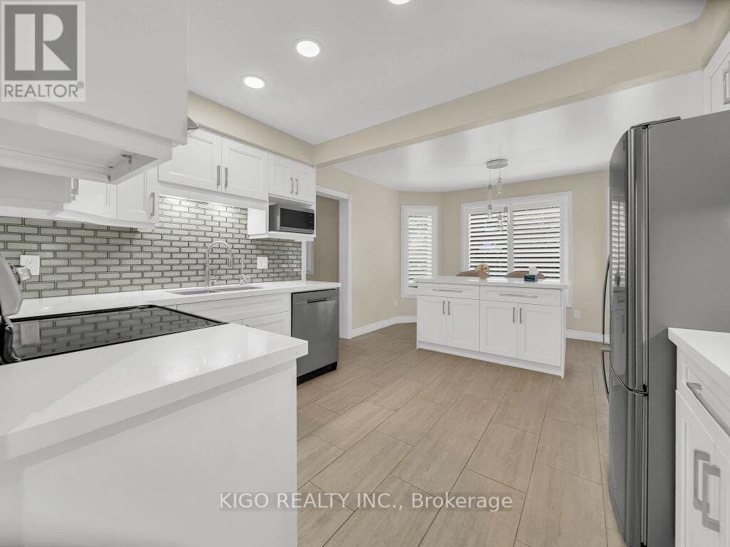 16 Glennie Court, Cambridge, ON - Indoor Photo Showing Kitchen With Upgraded Kitchen