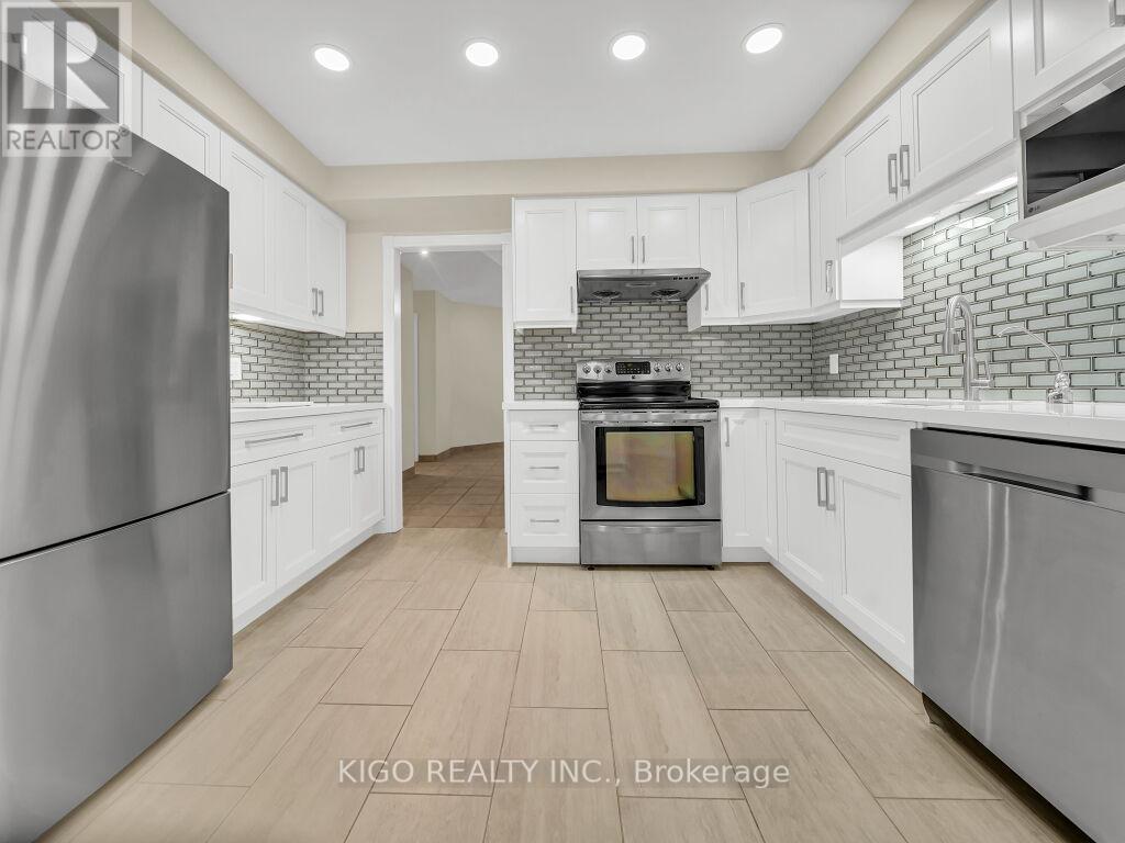 16 Glennie Court, Cambridge, ON - Indoor Photo Showing Kitchen With Stainless Steel Kitchen With Upgraded Kitchen